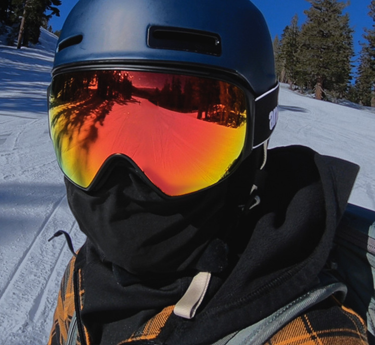 Best-Anon-Ski-Goggles-of-2022-2023_Snowboard-Goggles_Man-wearing-Anon-Goggles-on-Mountain