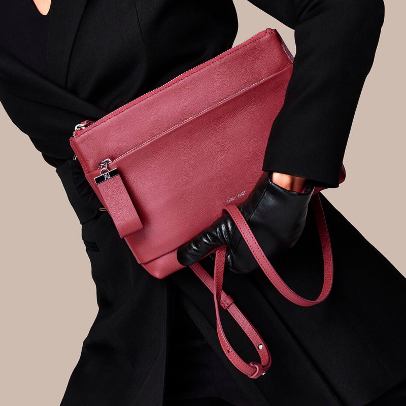 Karen sac-pochette-bandoulière-cuir-grainé-framboise-espiègle-karenvogt-4-1